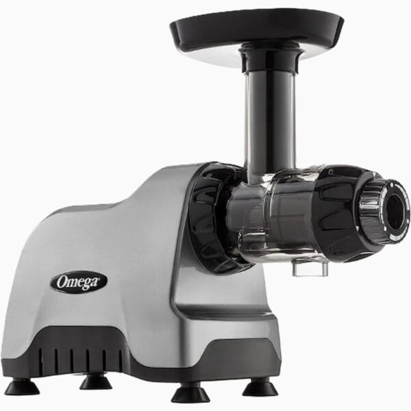 Omega Extracteur de Jus CNC82, compact, vis unique à basse vitesse, 200W, gris avec contrôle de la pulpe, silencieux et facile à nettoyer.